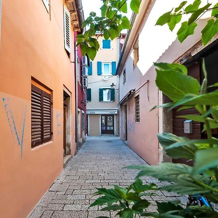Otto Apartment With Sea View And Parking Rovinj Extérieur photo