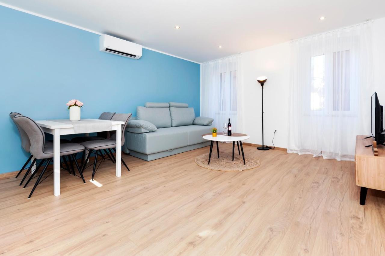 Otto Apartment With Sea View And Parking Rovinj Extérieur photo
