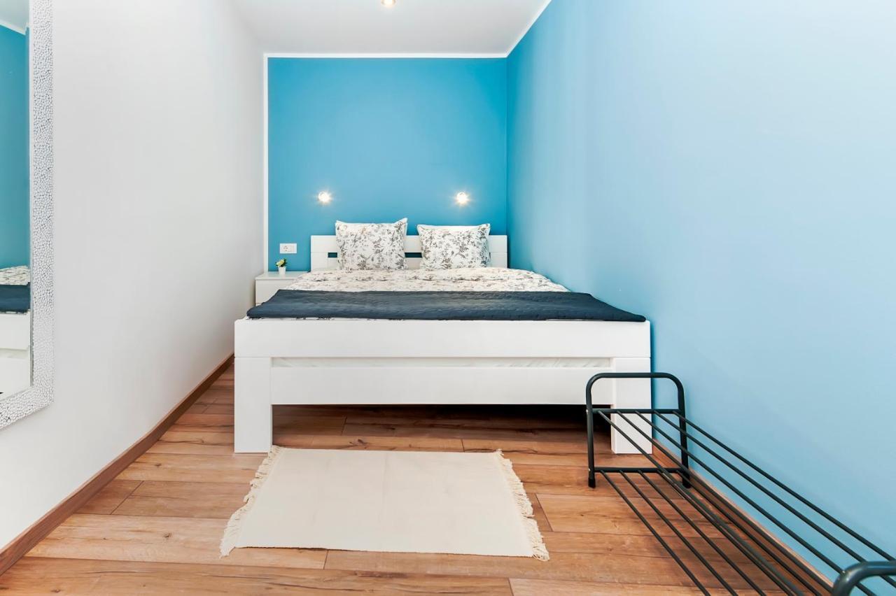 Otto Apartment With Sea View And Parking Rovinj Extérieur photo