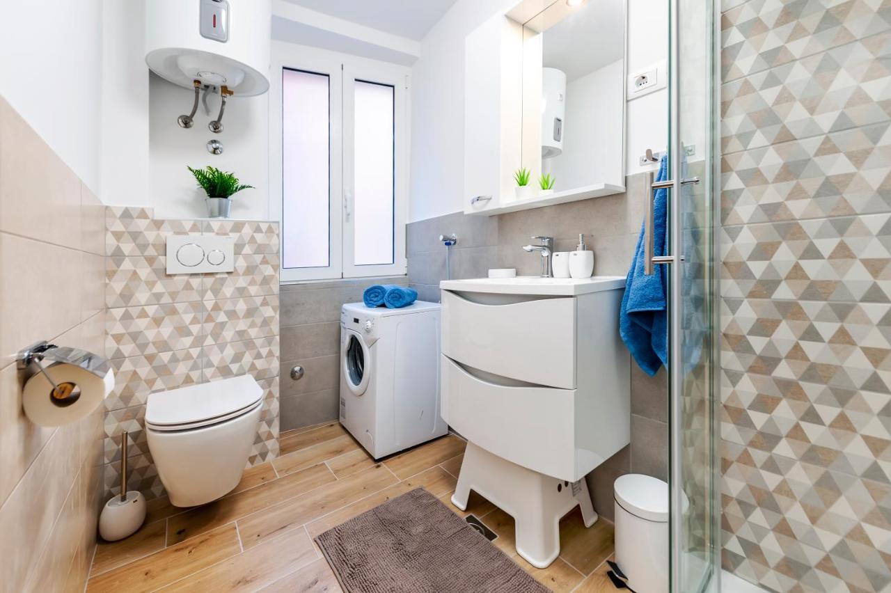 Otto Apartment With Sea View And Parking Rovinj Extérieur photo