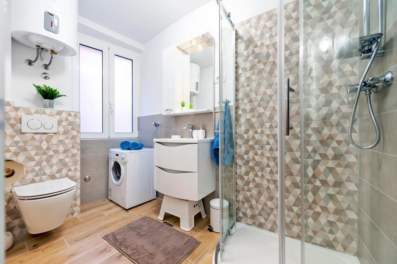 Otto Apartment With Sea View And Parking Rovinj Extérieur photo