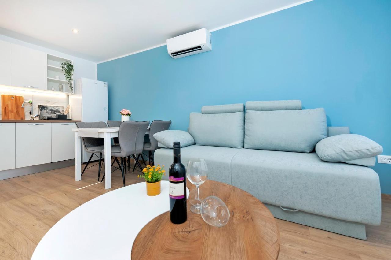Otto Apartment With Sea View And Parking Rovinj Extérieur photo