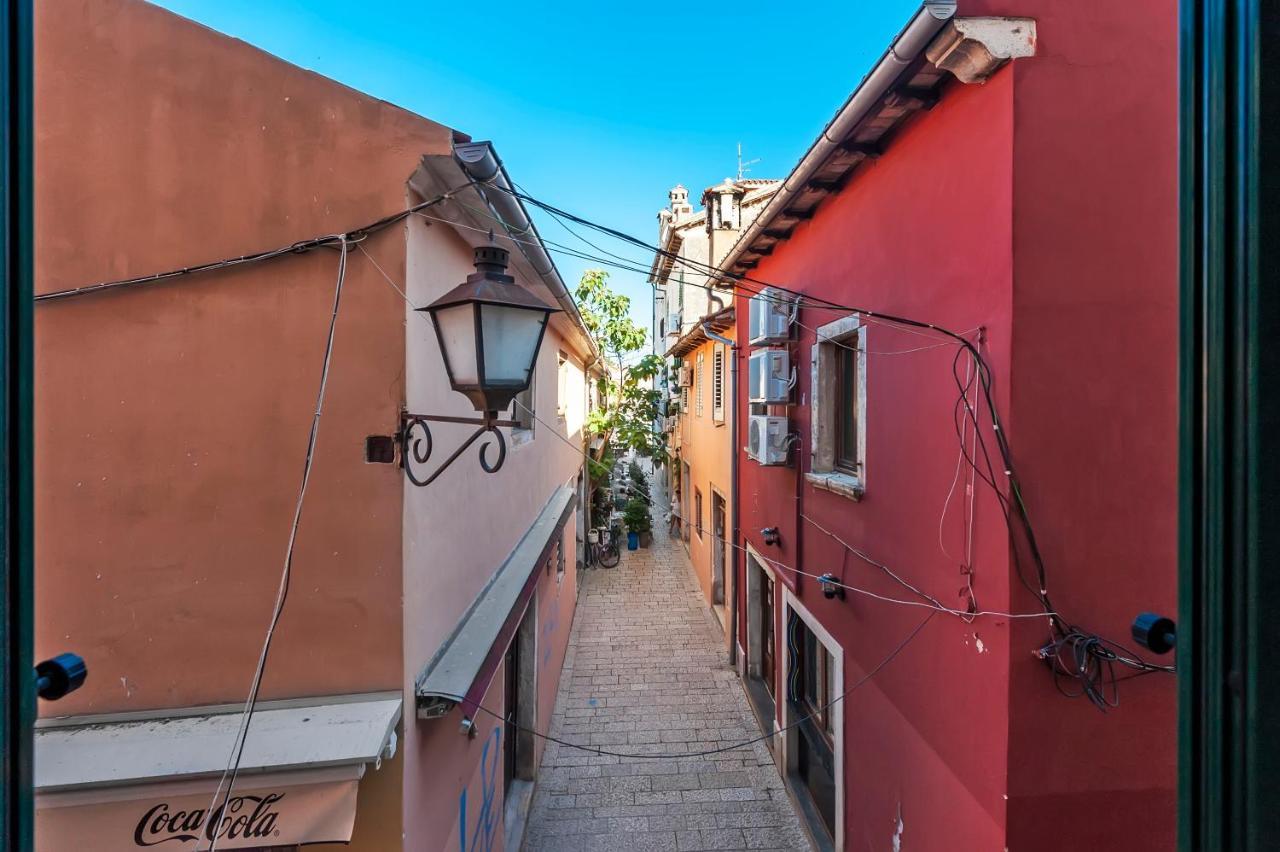 Otto Apartment With Sea View And Parking Rovinj Extérieur photo
